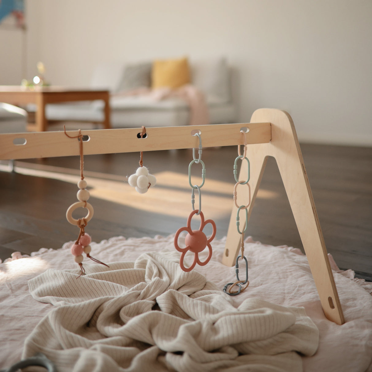 Daisy Rattle Teether - Soft Lilac - HoneyBug