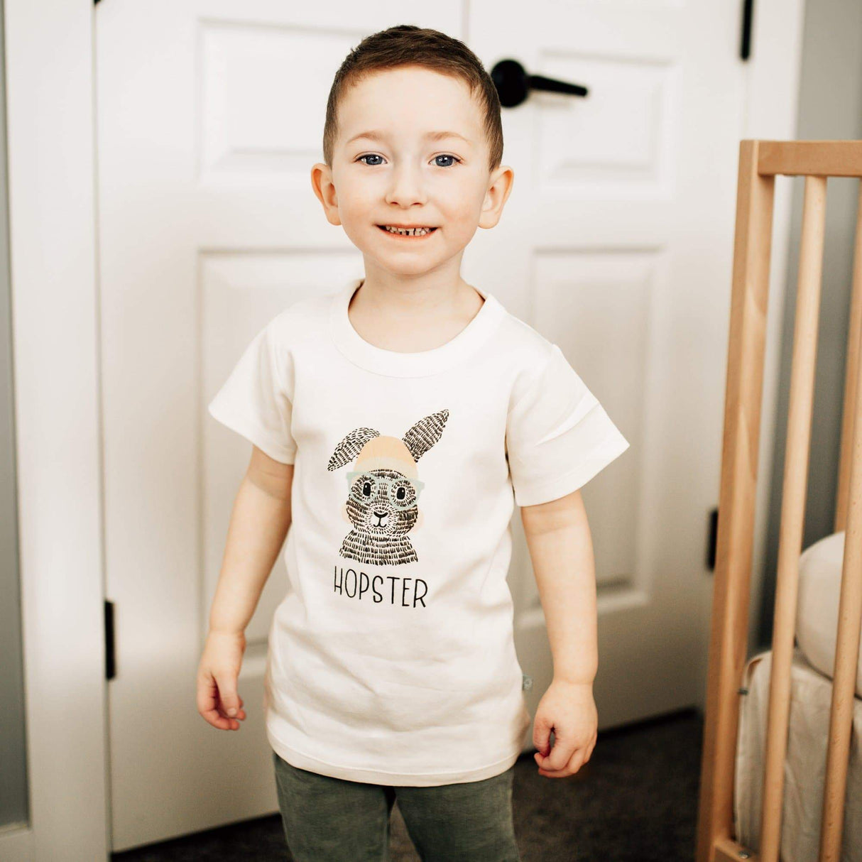 graphic tee | hopster - HoneyBug