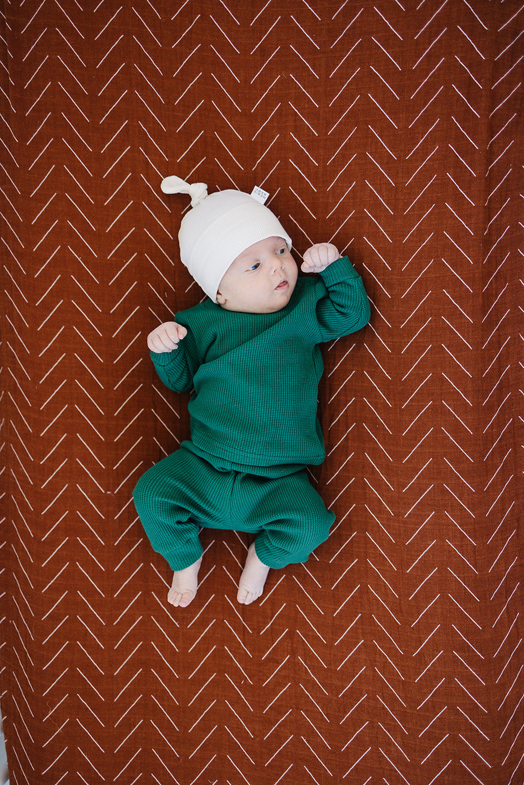 Vanilla Organic Ribbed Newborn Knot Hat - HoneyBug