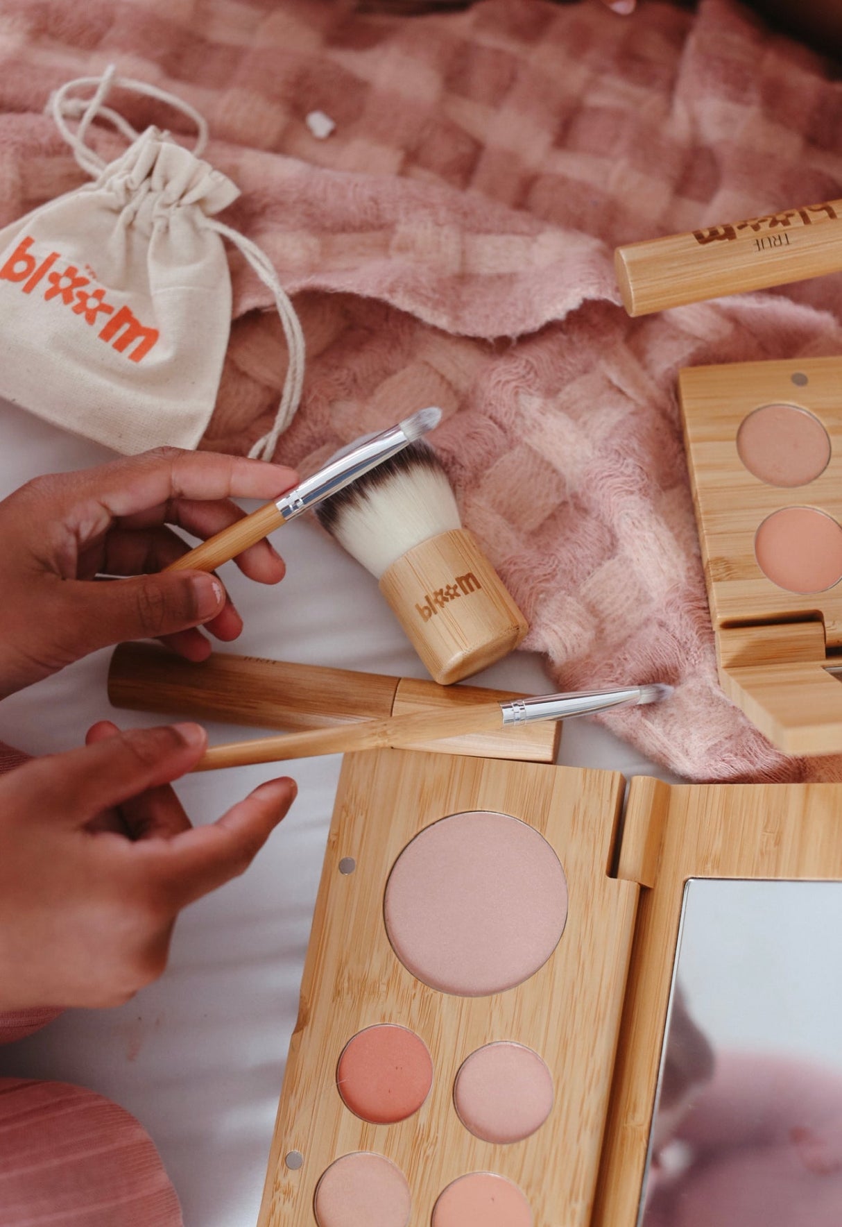 Bloom Makeup Kit - HoneyBug