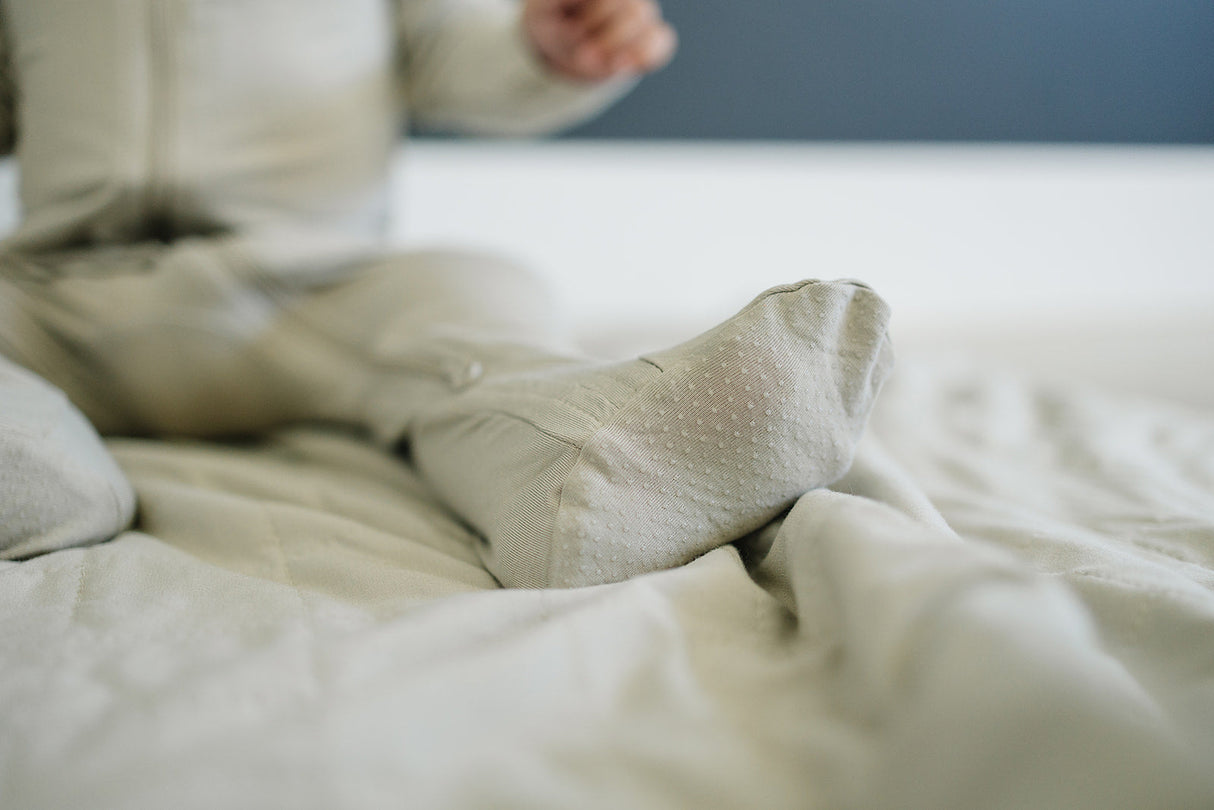 Oatmeal Bamboo Footed Zipper - HoneyBug