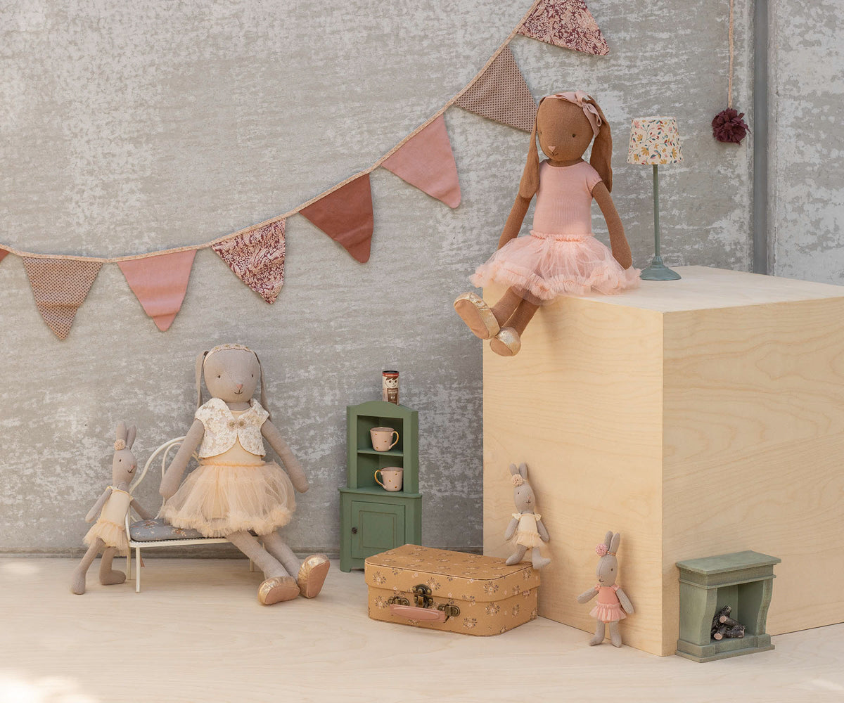 Garland - Rose - HoneyBug