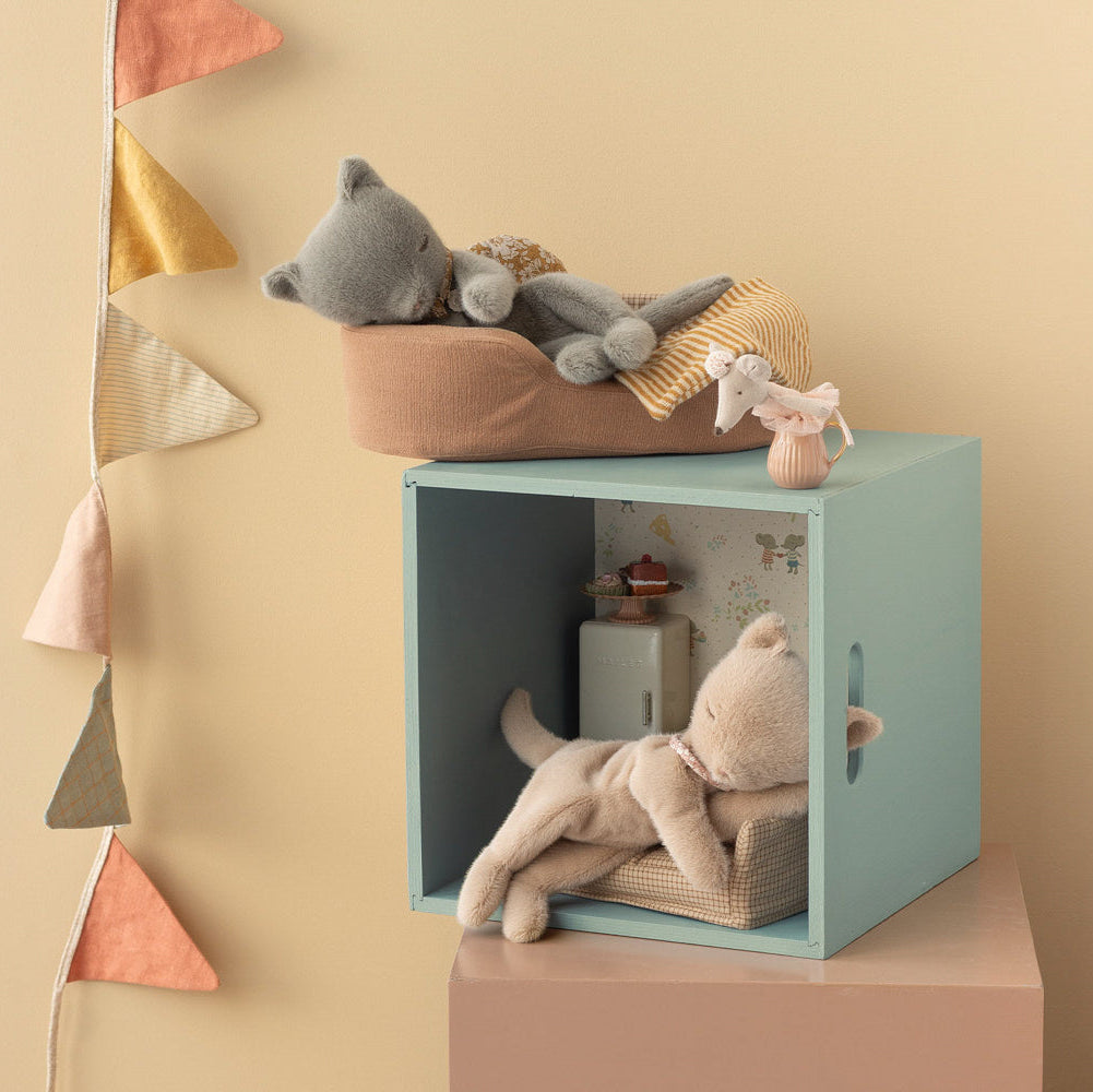 Sleeping kitten plush, Small - Grey