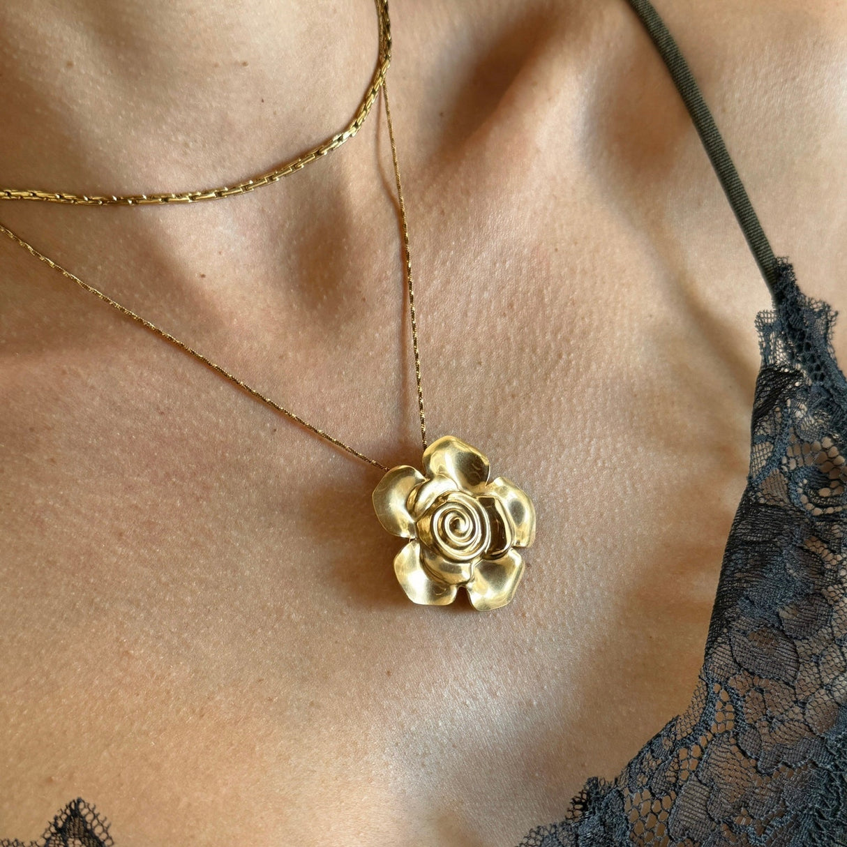 Anita Flower Brooch - HoneyBug