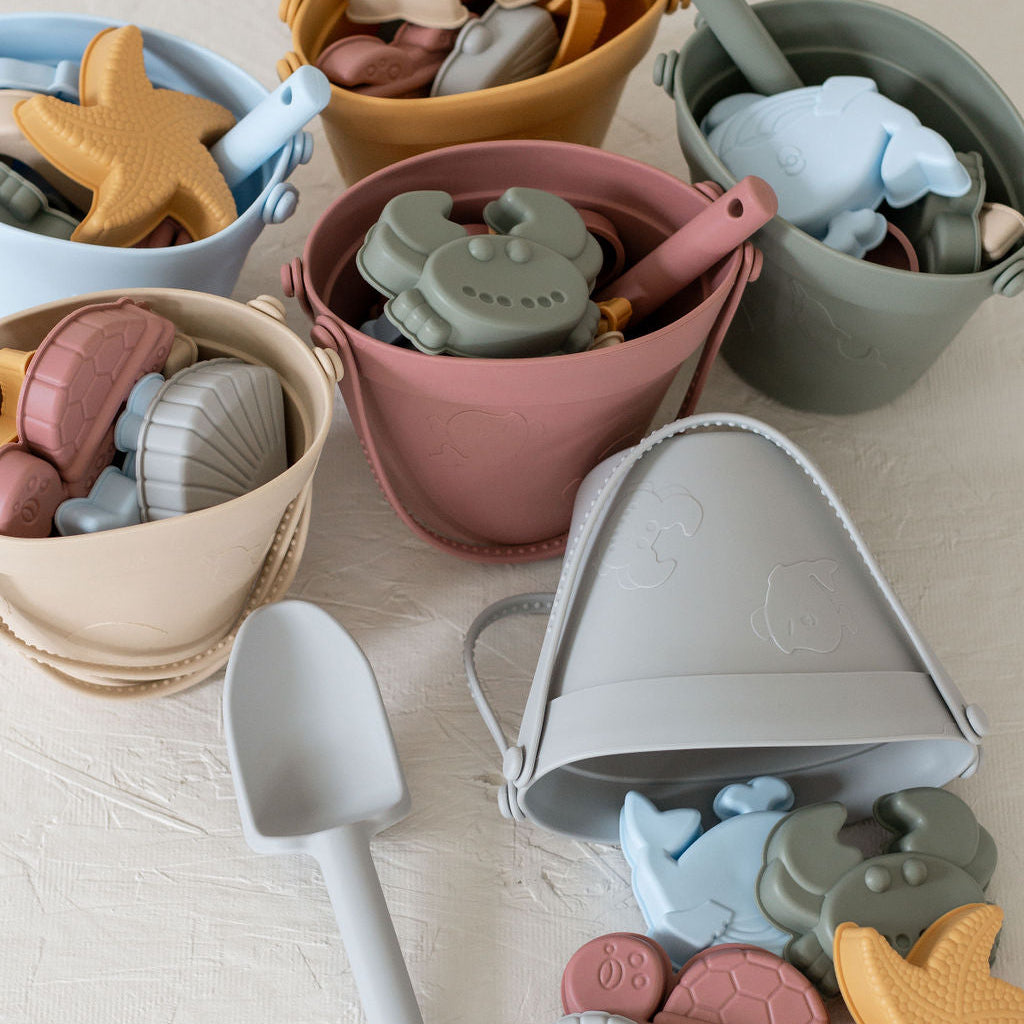 Silicone Sand bucket with toys and shovel