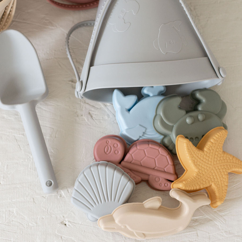 Silicone Sand bucket with toys and shovel