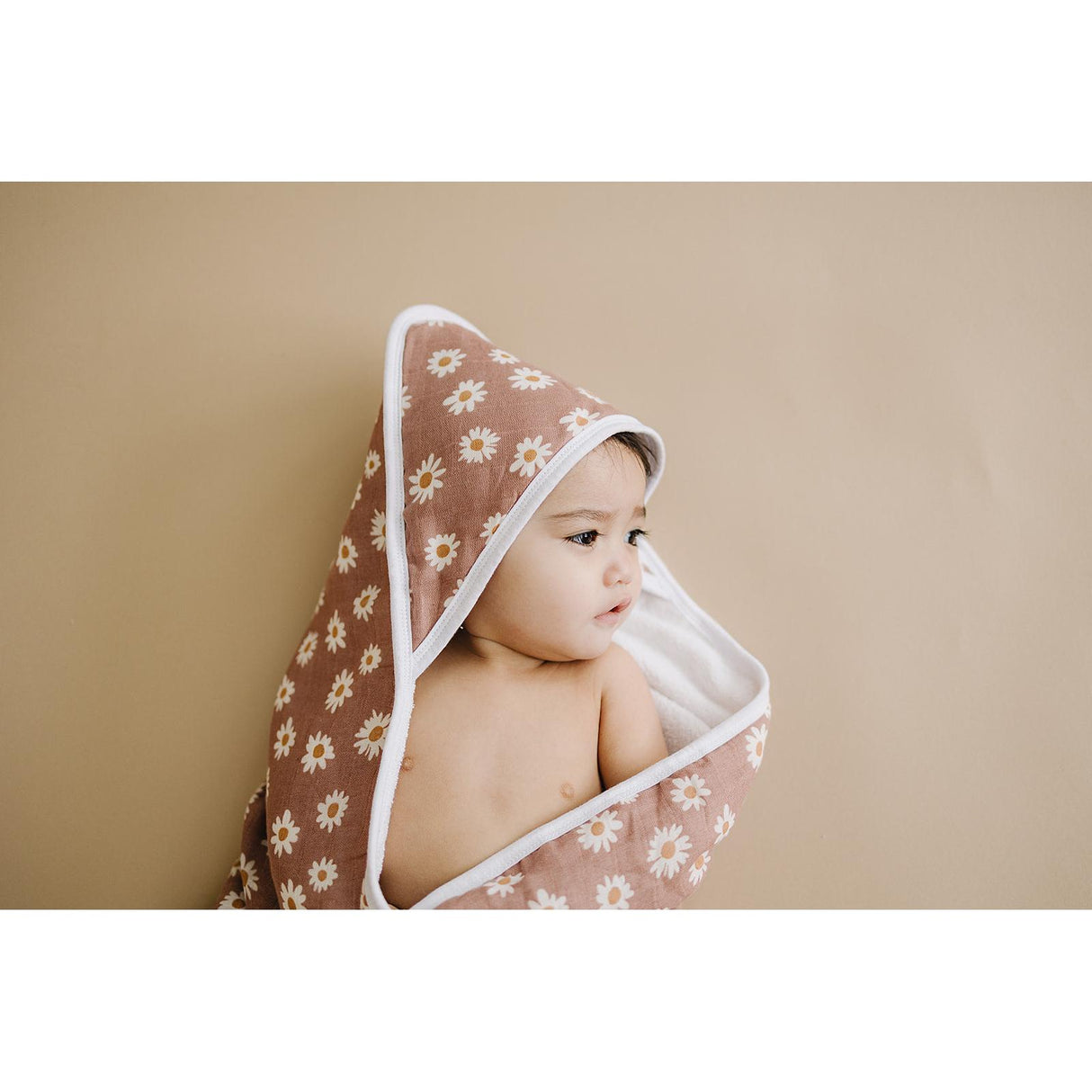 Daisy Dream Muslin Hooded Towel - HoneyBug