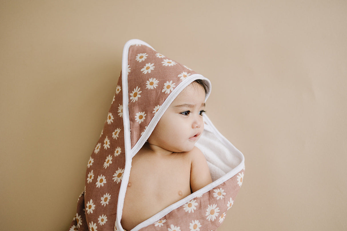 Daisy Dream Muslin Hooded Towel - HoneyBug