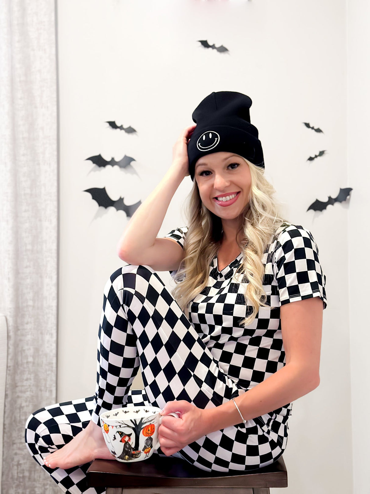 MAMA V-NECK- B+W Check - HoneyBug