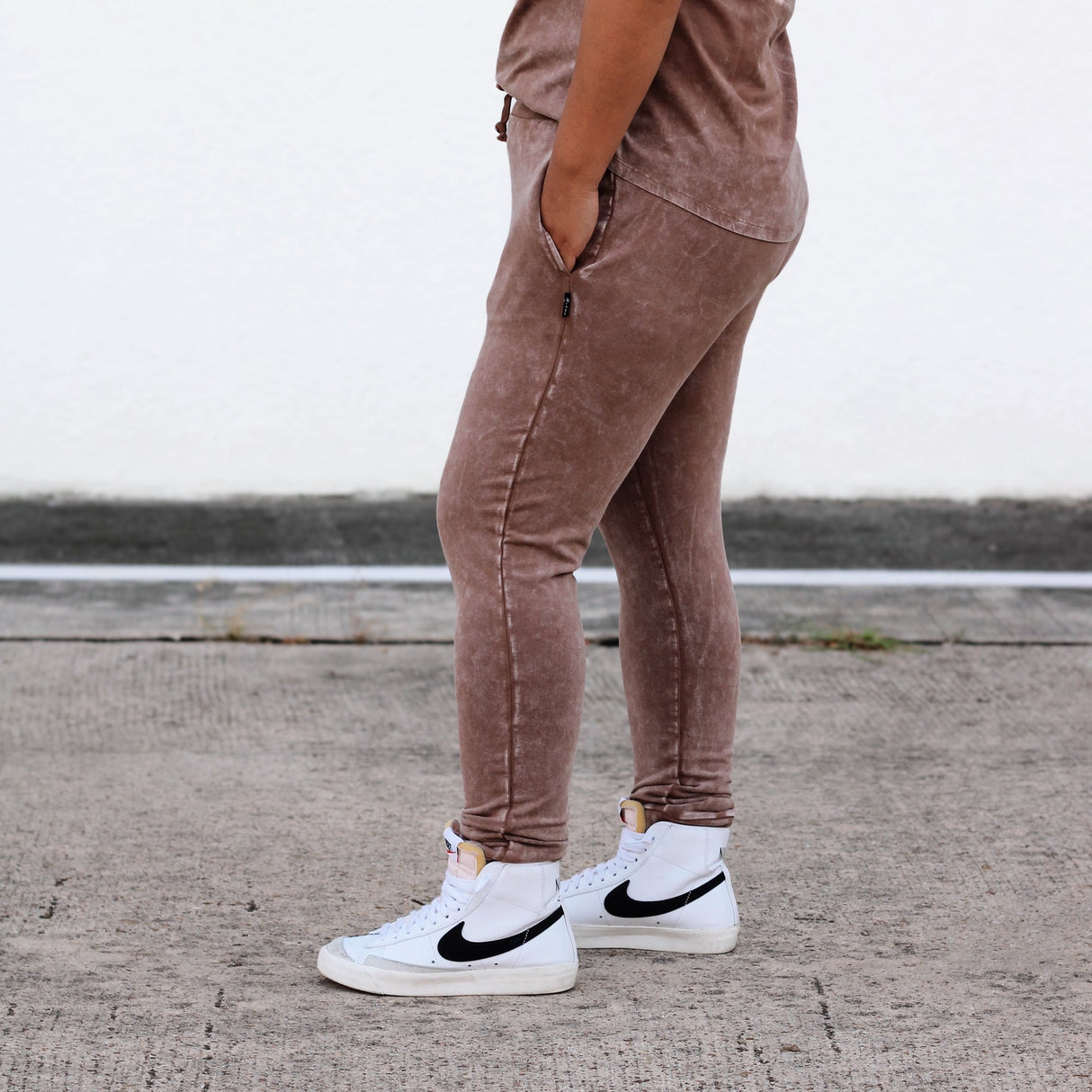 MAMA JOGGERS- Bark Snow Wash - HoneyBug