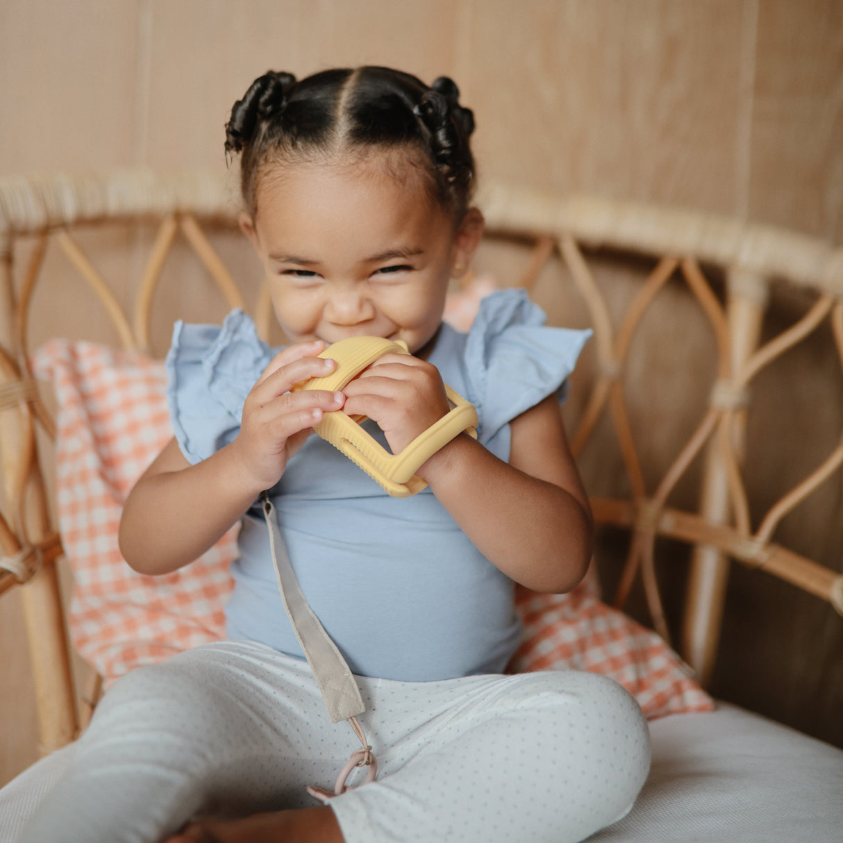 No-Drop Sun Teether (Sunshine) - HoneyBug