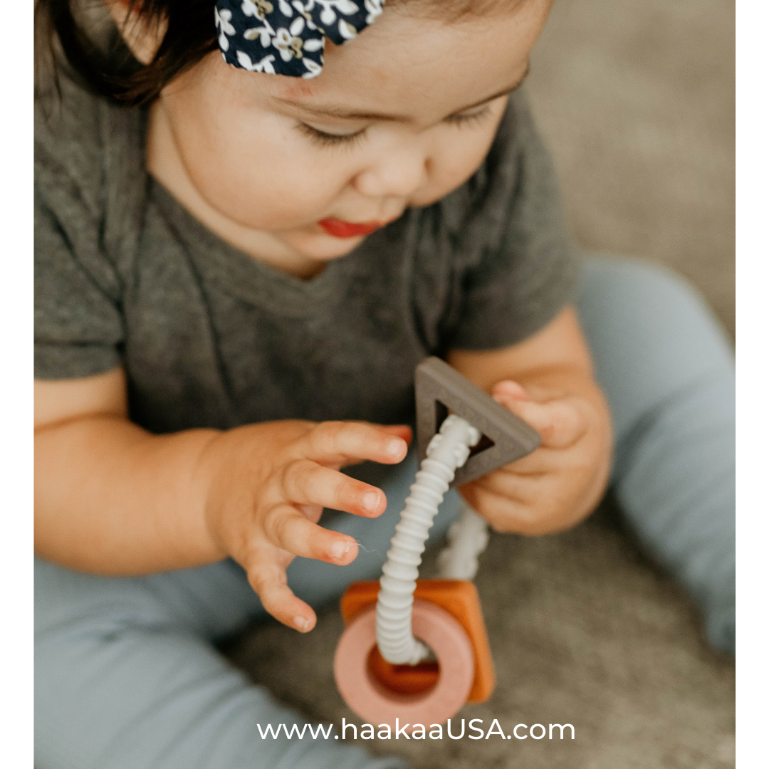 Haakaa Silicone Teething Ring - HoneyBug