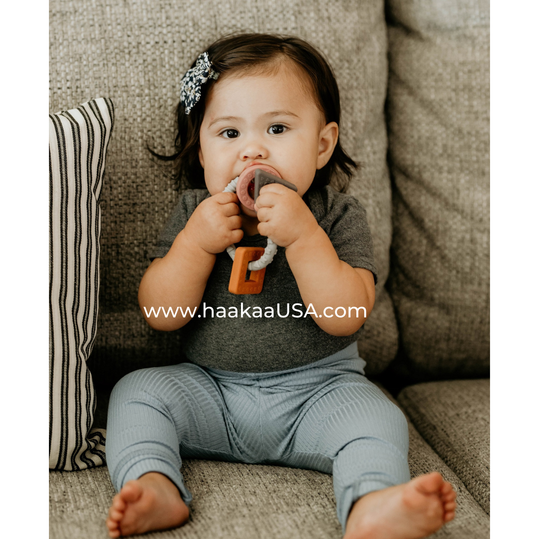 Haakaa Silicone Teething Ring - HoneyBug