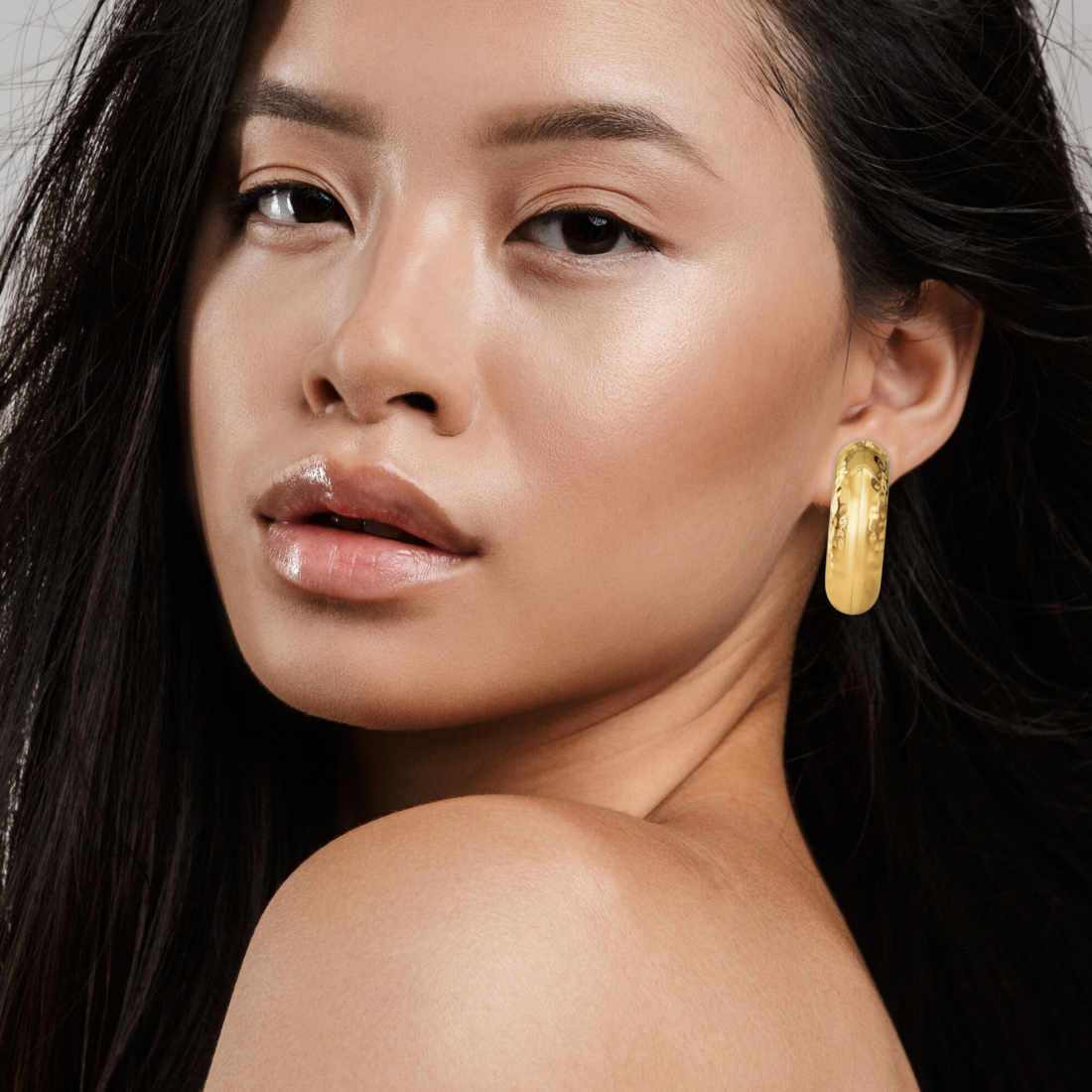 Kirby Hammered Tube Hoop Earing - HoneyBug