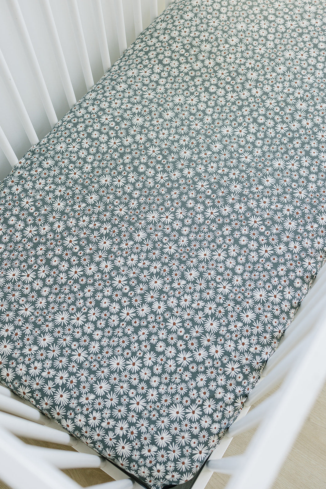 Dark Green Daisy Bamboo Stretch Crib Sheet - HoneyBug