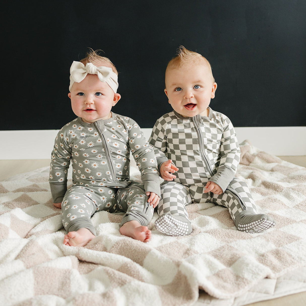 Light Green Daisy Bamboo Zipper - HoneyBug