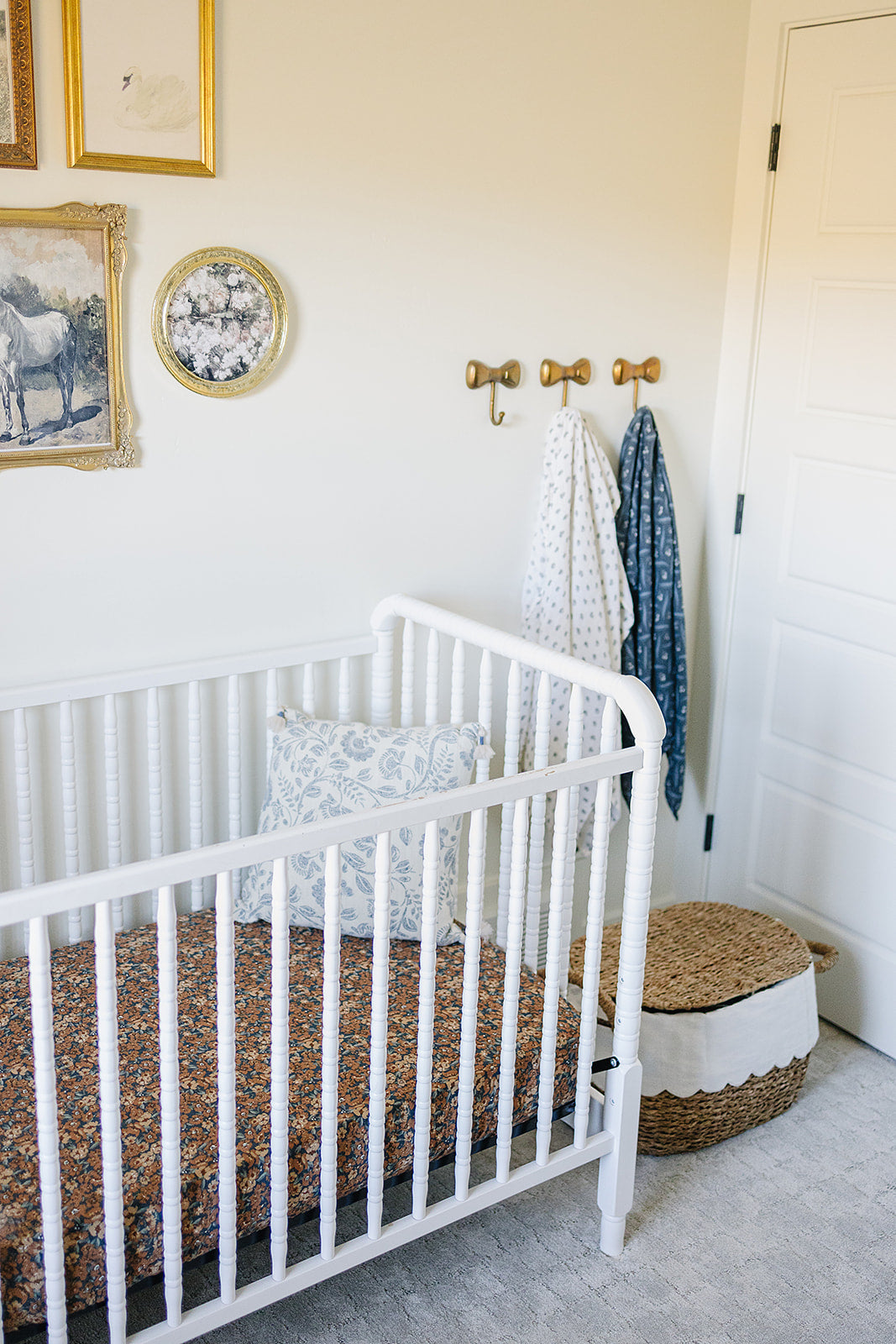 Venetian Floral Muslin Crib Sheet - HoneyBug