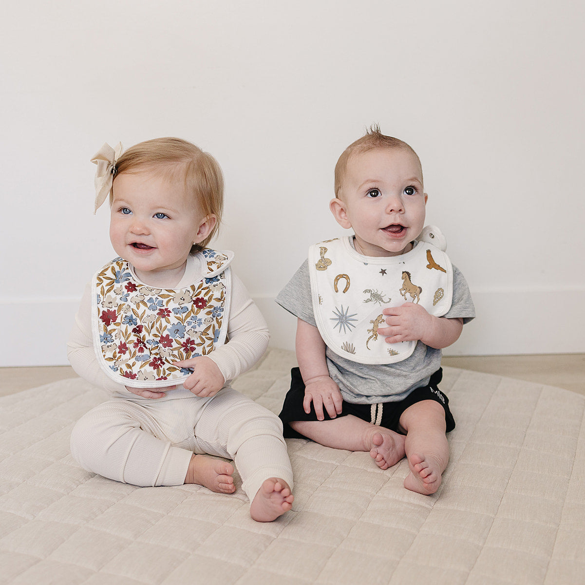 Desert Floral Classic Luxe Fleece Bib