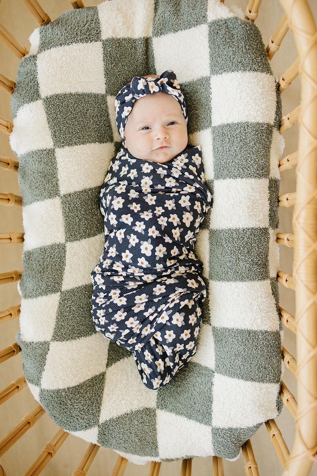 Navy Daisy Ribbed Bamboo Stretch Swaddle - HoneyBug