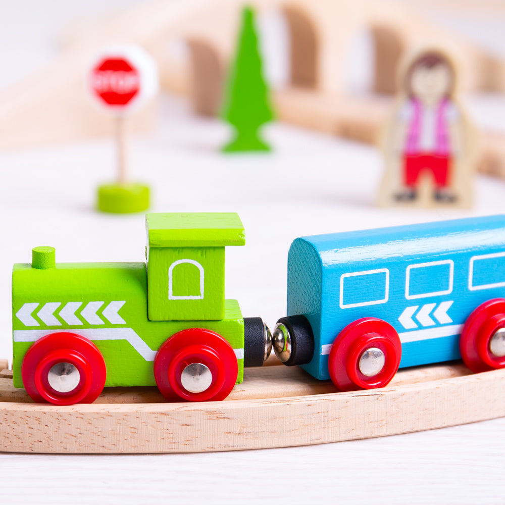Figure of Eight Train Set - HoneyBug