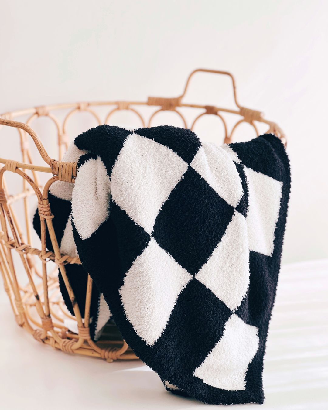 Checkered Plush Blanket | Black - HoneyBug