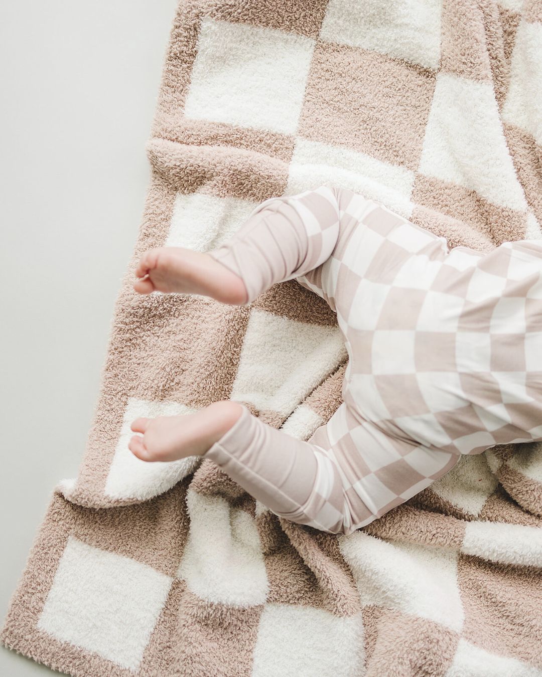 Checkered Plush Blanket | Latte - HoneyBug