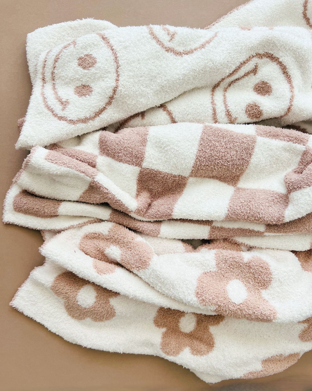 Checkered Plush Blanket | Latte - HoneyBug
