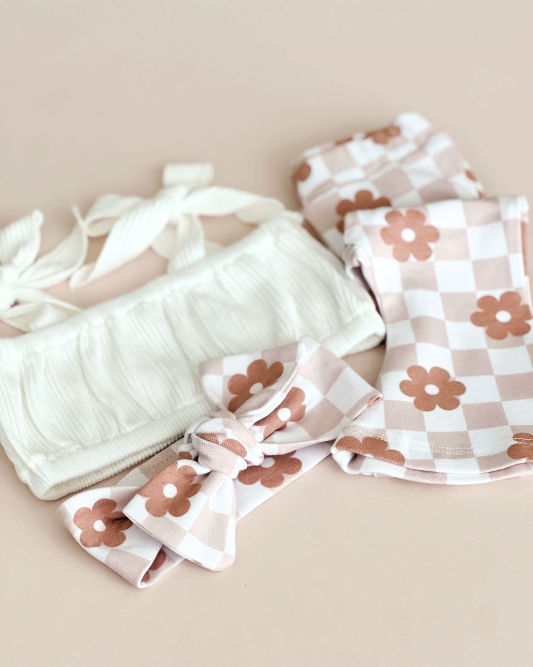Flare Set | Latte Daisy - HoneyBug