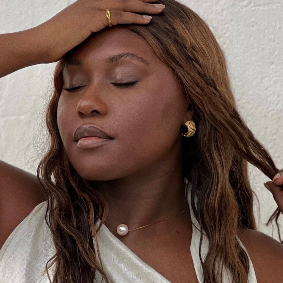 Yanna Mesh Mini Hoop Earring - HoneyBug