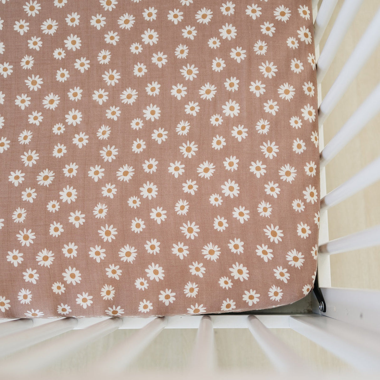 Daisy Dream Muslin Crib Sheet - HoneyBug