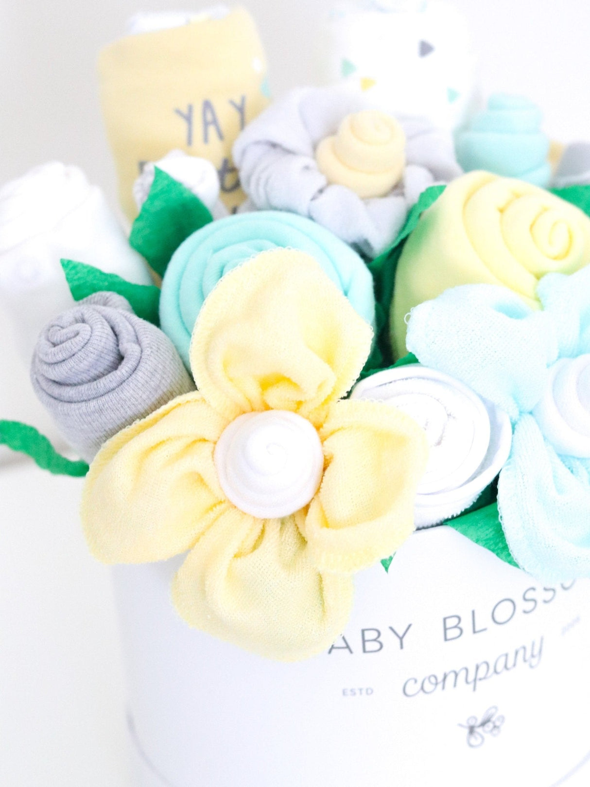 Neutral Hatbox Bouquet - Deluxe - HoneyBug