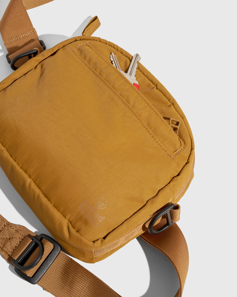 (Re)active™ 2L Convertible Crossbody - HoneyBug