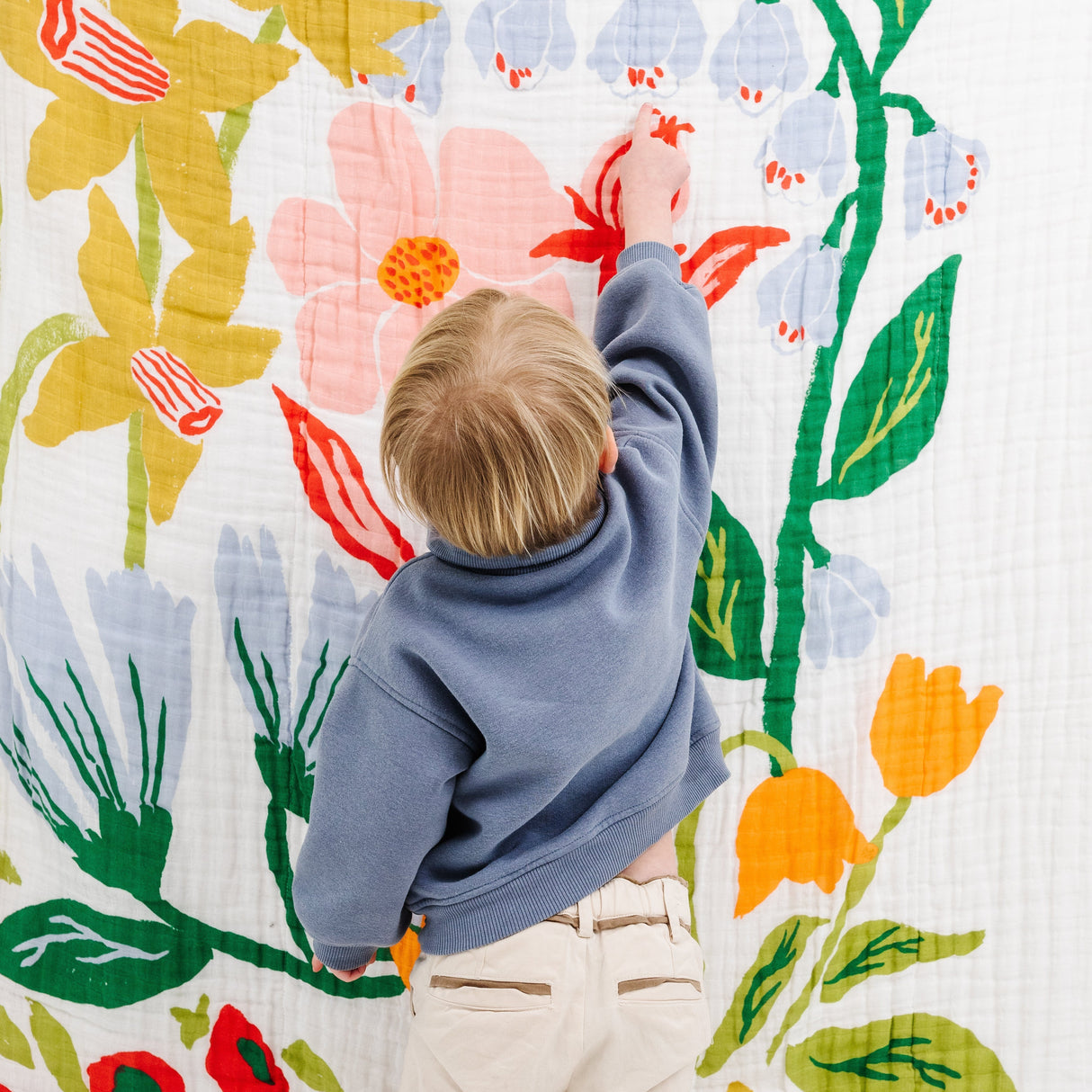 Cottage Garden Throw Blanket - HoneyBug