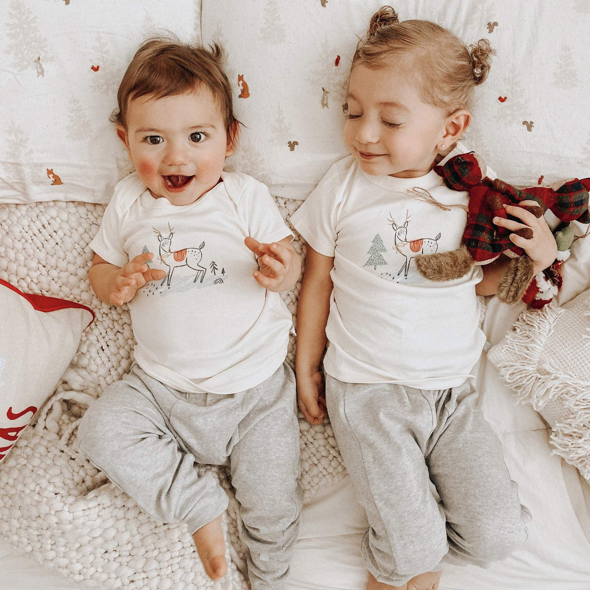 Deer Christmas Graphic T-shirt - HoneyBug