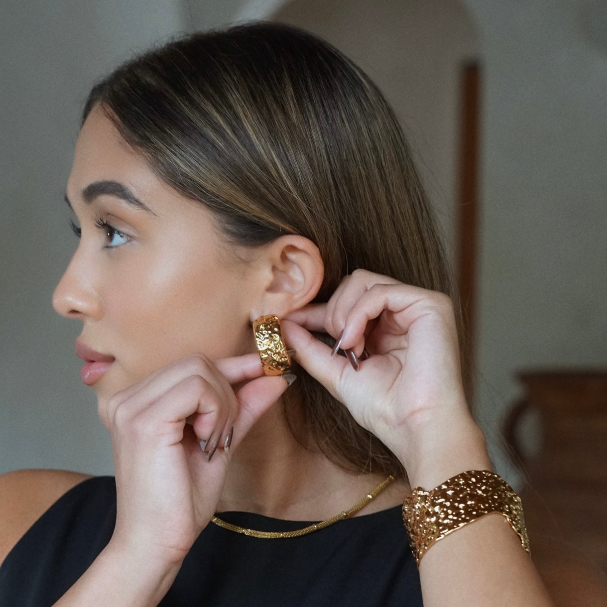 Robbie Hammered Hoop Earring - HoneyBug 