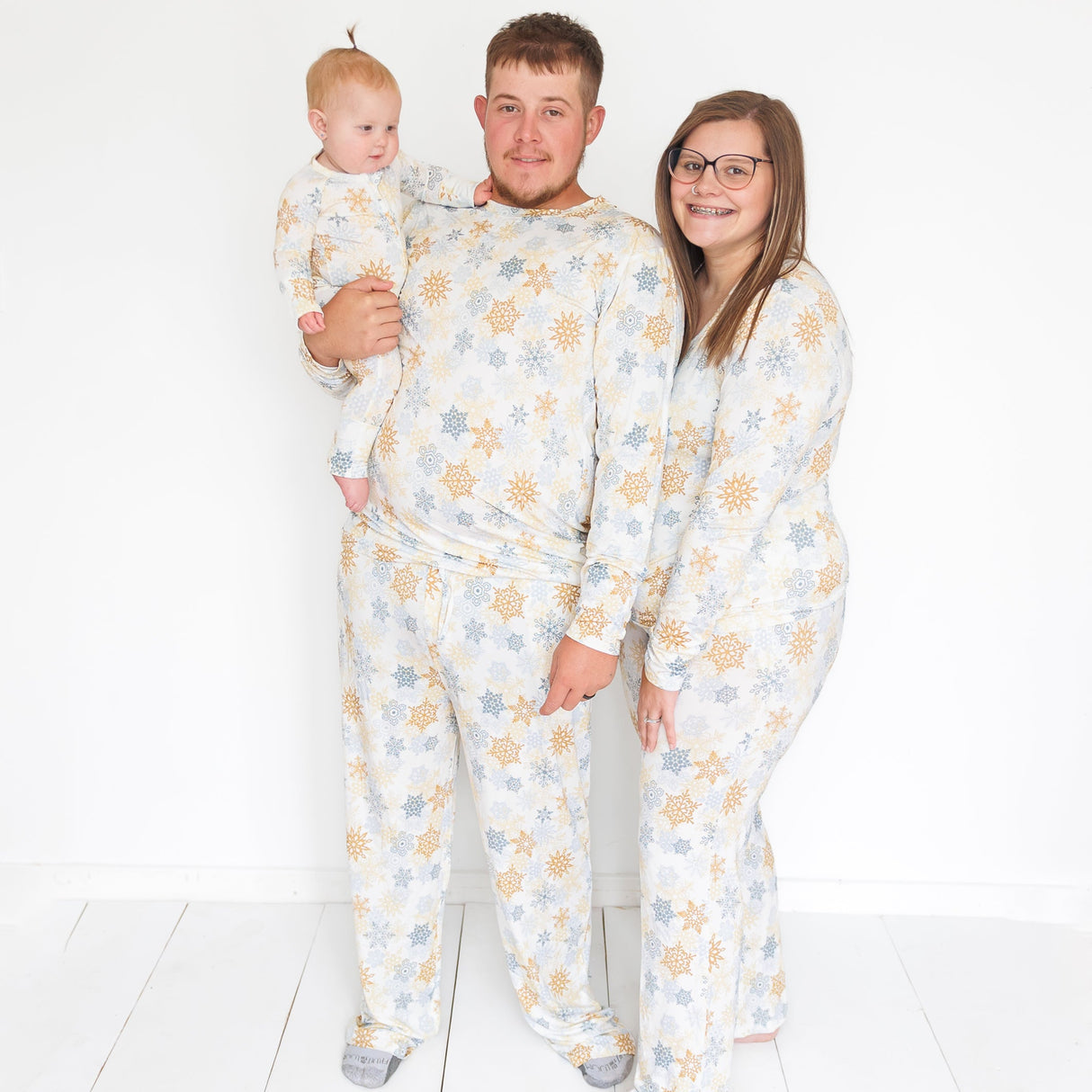 MEN'S PAJAMA SET- Snowflakes - HoneyBug 