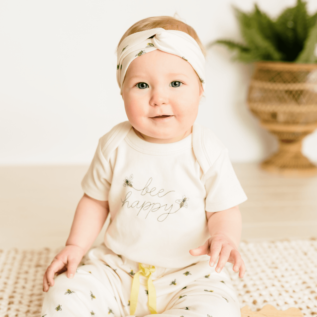 graphic bodysuit | bee happy - HoneyBug 