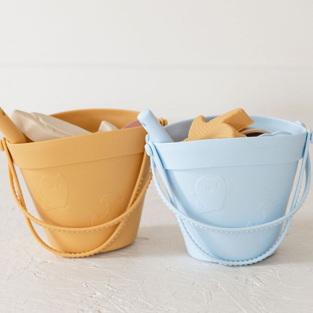 Silicone Sand bucket with toys and shovel