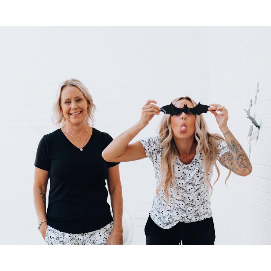 MAMA V-NECK- Midnight - HoneyBug 