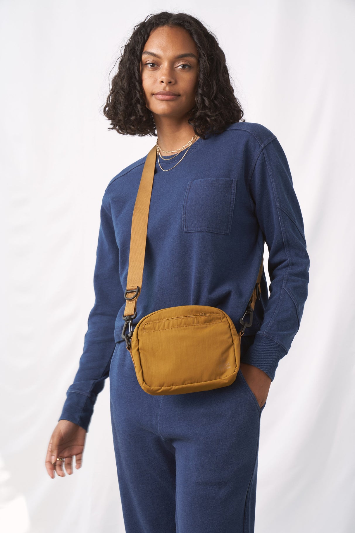 (Re)active™ 2L Convertible Crossbody - HoneyBug 