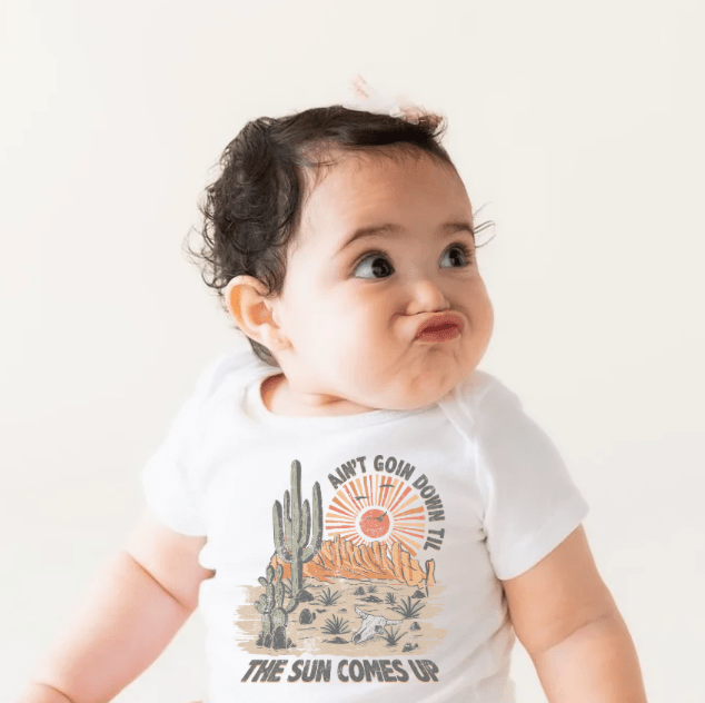 graphic tee | aint goin down - HoneyBug 