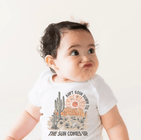graphic tee | aint goin down - HoneyBug 