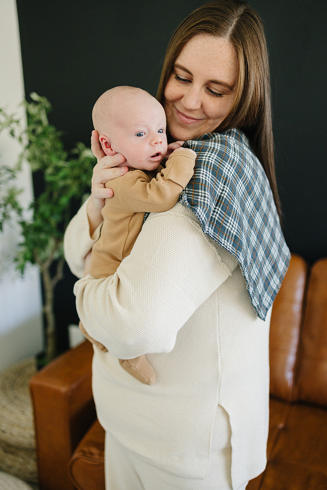Navy Plaid Muslin Burp Cloth - HoneyBug 