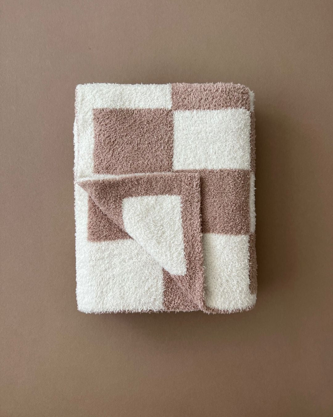Checkered Plush Blanket | Latte - HoneyBug 