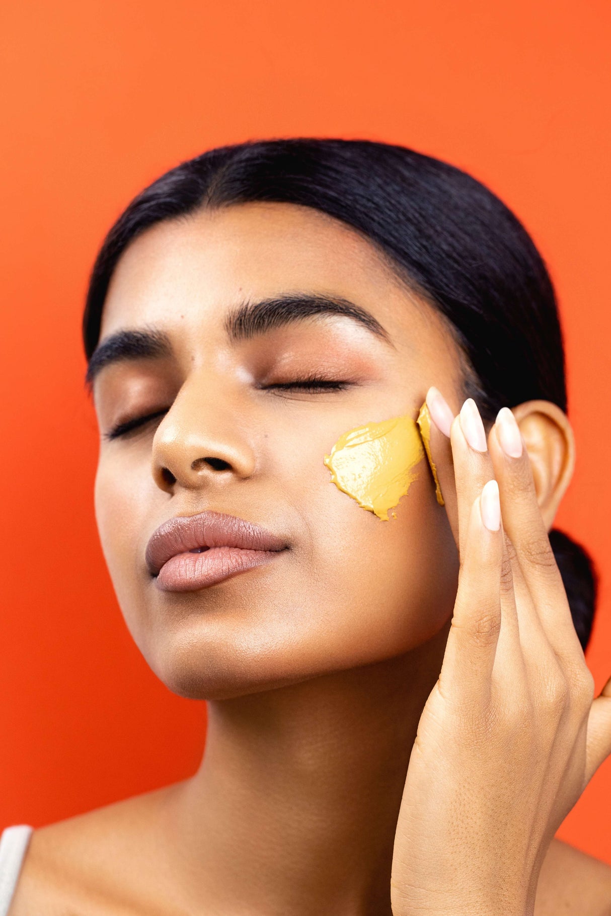 Turmeric + Vitamin C Clay Mask - HoneyBug 