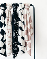 Lightning Bolt Fuzzy Blanket | Black - HoneyBug 