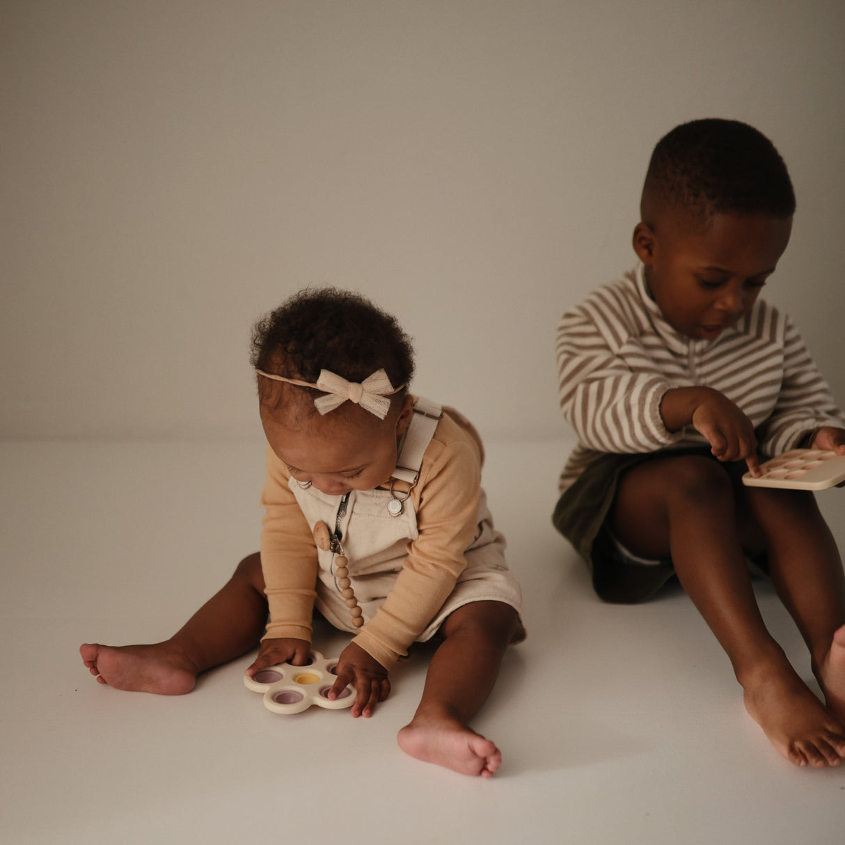 Flower Press Toy - Dried Thyme/Natural/Shifting Sand - HoneyBug 