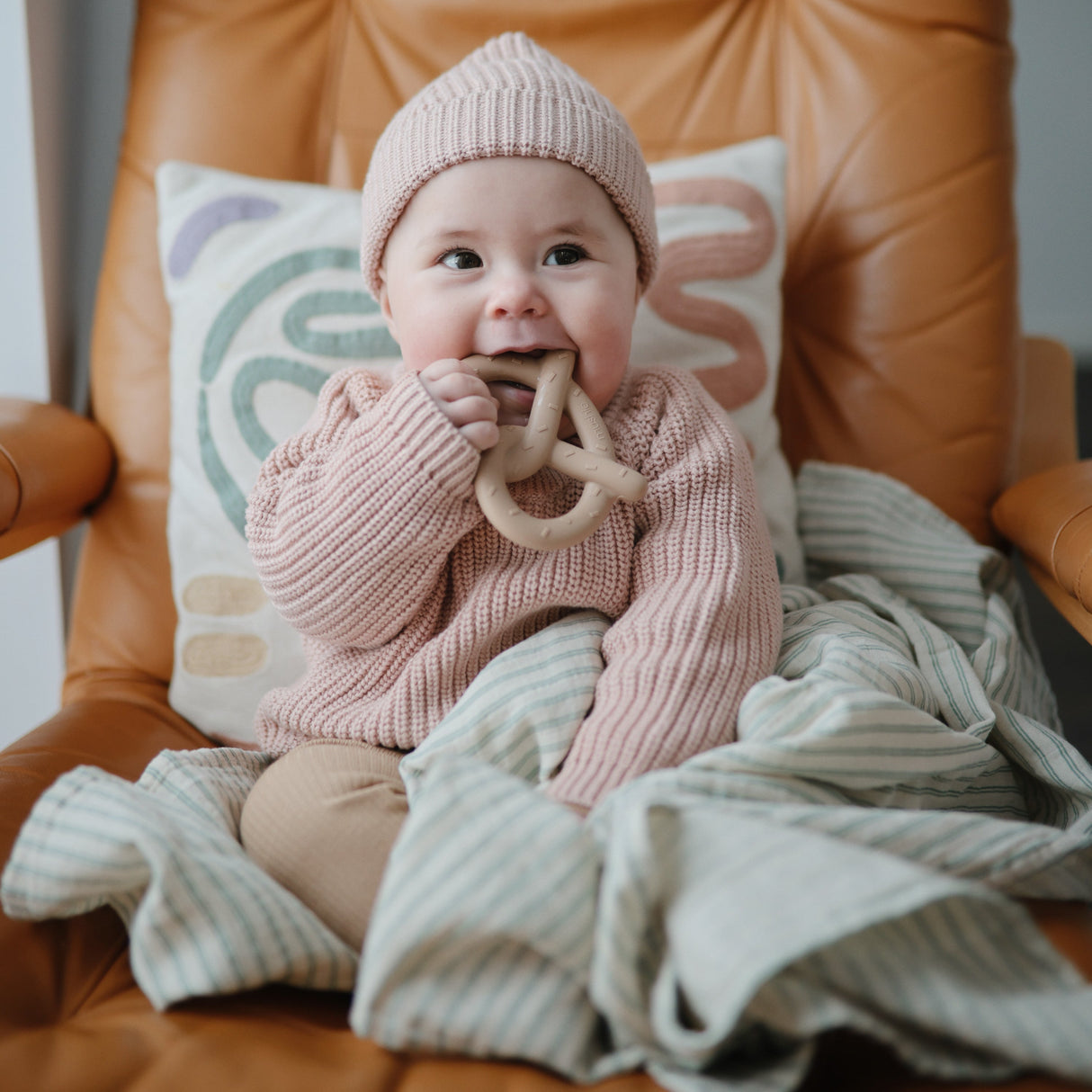 Pretzel Teether - HoneyBug 