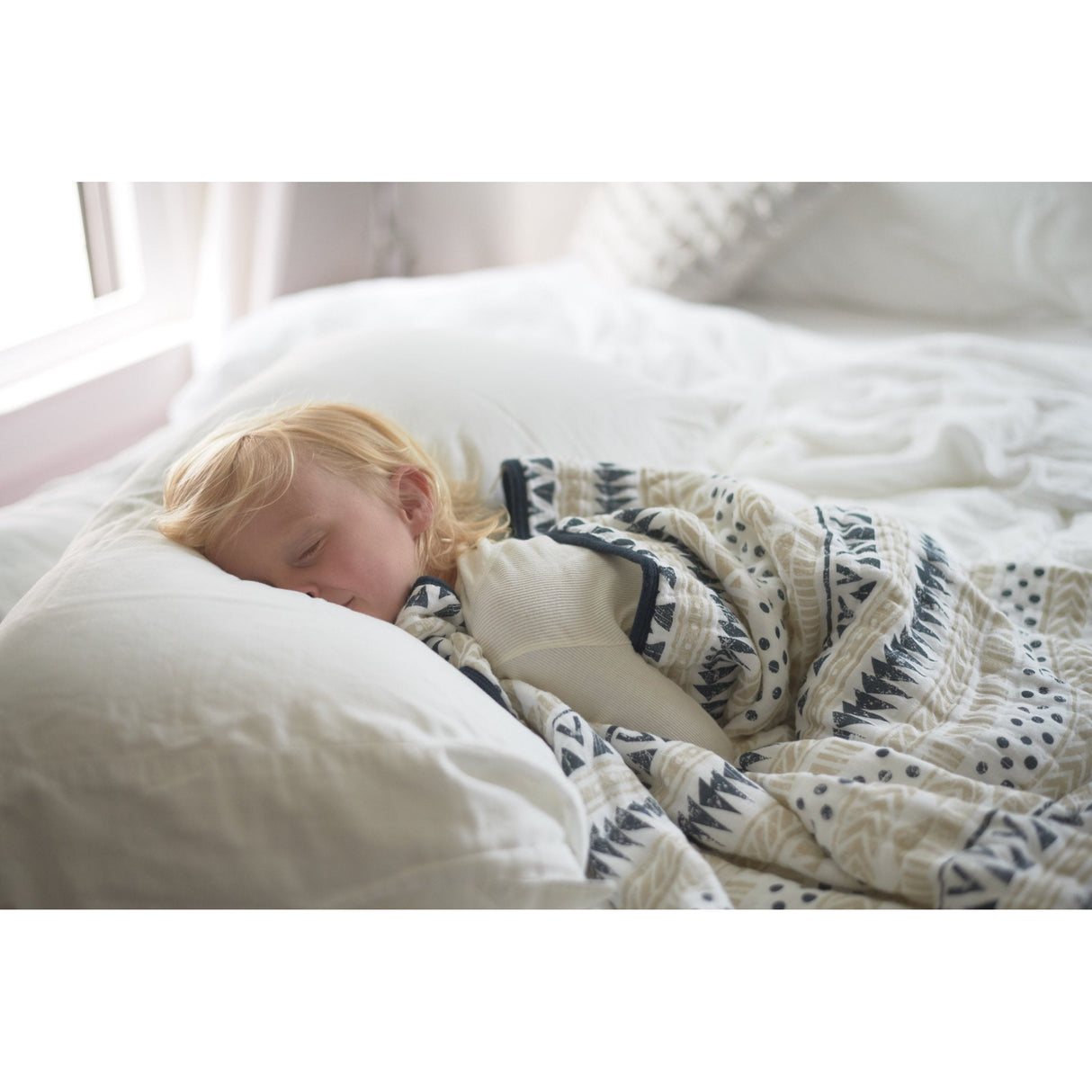 Pyramid Cotton Muslin Newcastle Blanket - HoneyBug 