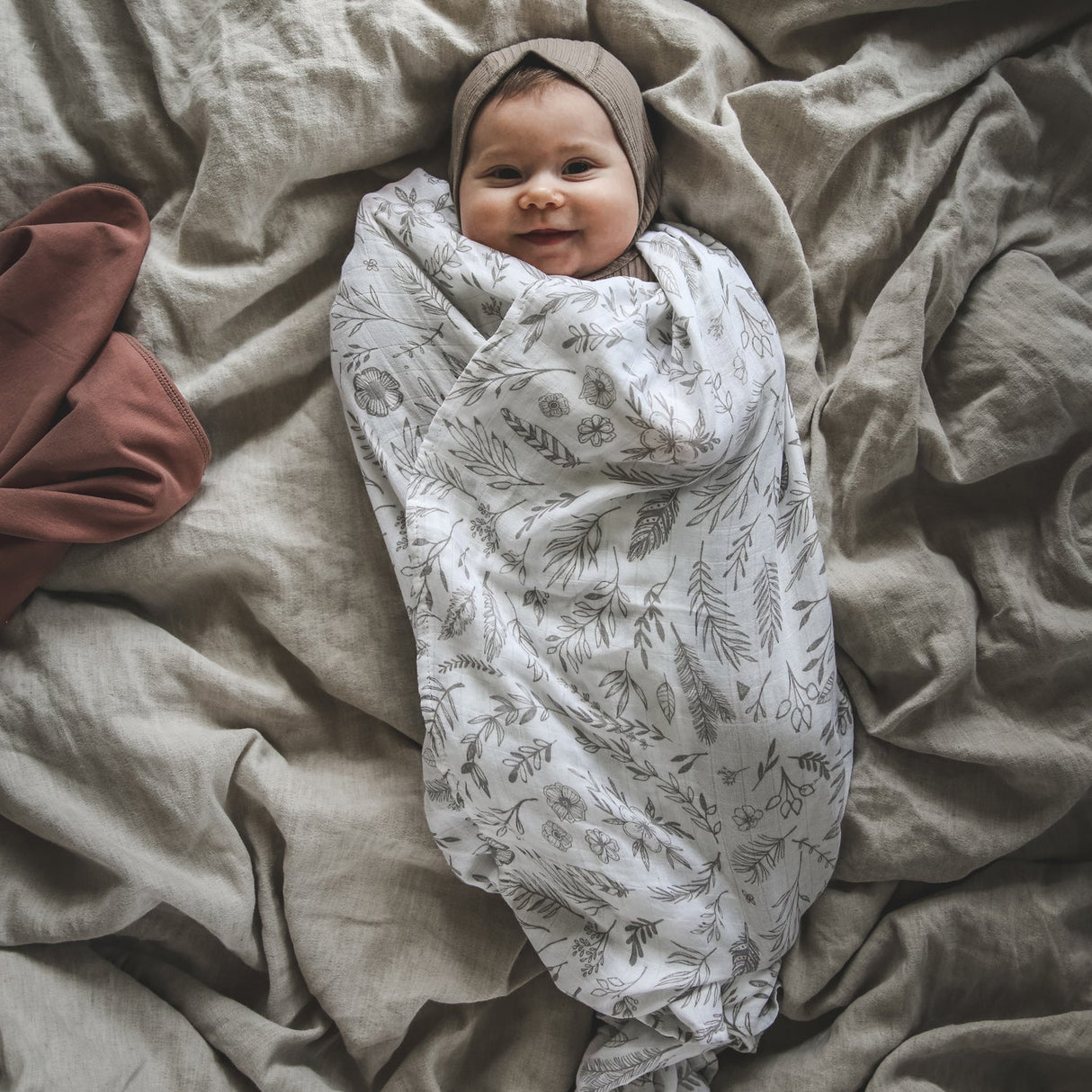 The Bamboo/Cotton Muslin Swaddle Blanket - HoneyBug 